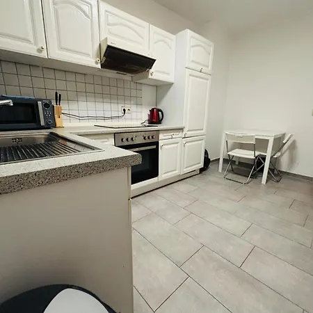 Basic-privat-zimmer In Der Innenstadt Homestay *