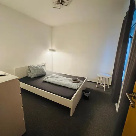Basic-privat-zimmer In Der Innenstadt منزل للإقامة