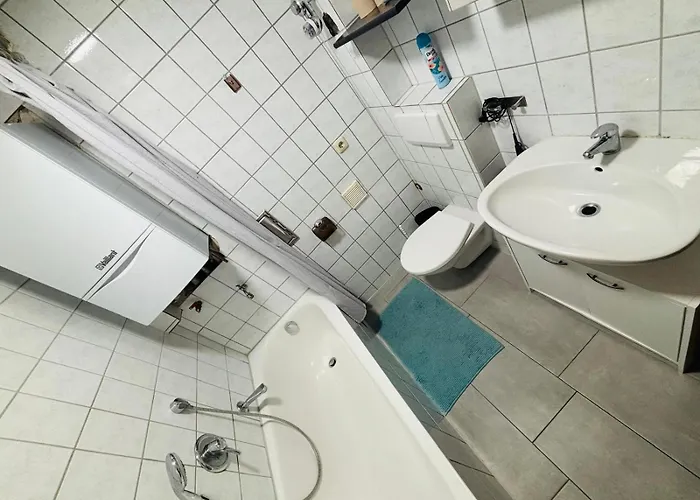 Basic-privat-zimmer In Der Innenstadt منزل للإقامة *