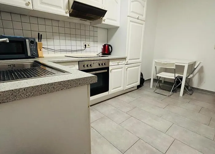 Basic-privat-zimmer In Der Innenstadt منزل للإقامة *