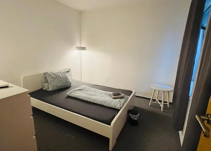 Basic-privat-zimmer In Der Innenstadt منزل للإقامة